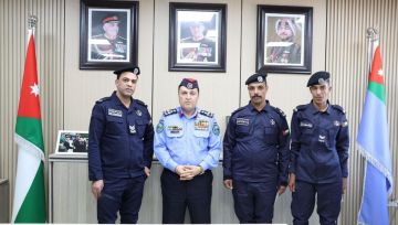 تكريم طاقم دورية نجده انقذ سيدة وأطفالها من داخل مركبة تعرضت للاشتعال في محافظة المفرق تكريم طاقم دورية نجده انقذ سيدة وأطفالها من داخل مركبة تعرضت للاشتعال في محافظة المفرق