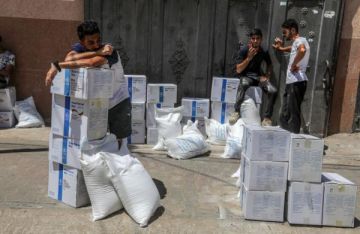 توزيع طرود على مليون شخص في قطاع غزة توزيع طرود على مليون شخص في قطاع غزة