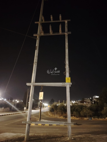 شارع بلدة الدجنية في المفرق مظلم منذ أشهر .. والبلدية تحدد موعد تشغيل الإنارة - صور