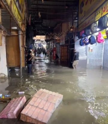 الأمطار الغزيرة تغرق محالا تجارية في سوق النوفيتية بالبقعة