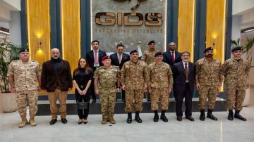 الملك يزور شركة للصناعات الدفاعية في إسلام آباد الملك يزور شركة للصناعات الدفاعية في إسلام آباد