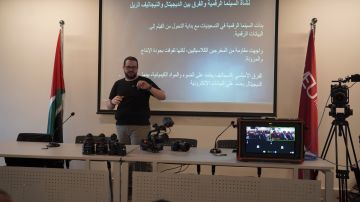 طلبة إعلام الشرق الأوسط يتفاعلون مع المخرج رأفت الطباخي في ورشة حول السينما الرقمية طلبة إعلام الشرق الأوسط يتفاعلون مع المخرج رأفت الطباخي في ورشة حول السينما الرقمية