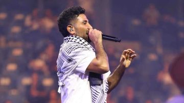 أحمد سعد يرد بقوة على انتقادات رفع شال فلسطين