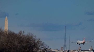 تهديد بوجود قنبلة يتسبب في وقف الرحلات الجوية في مطار ريغان في واشنطن لبعض الوقت