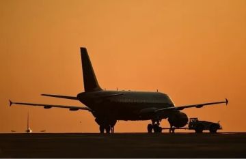 حادث غريب في سماء أمريكا: طائرة ركاب تصطدم بمنطاد طقس