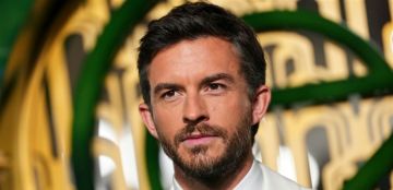 مجلة بيبول تمنح جوناثان بيلي لقب الأكثر جاذبية للعام الجاري مجلة بيبول تمنح جوناثان بيلي لقب الأكثر جاذبية للعام الجاري