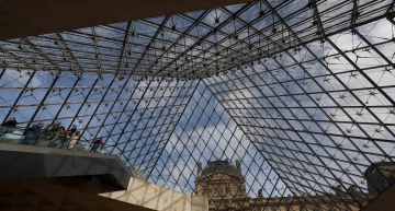 تفاصيل جديدة تكشف هوية منفذي سرقة اللوفر تفاصيل جديدة تكشف هوية منفذي سرقة اللوفر