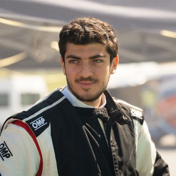 نايف أبو تايه يختتم موسمه في بطولة BMW 318Ti Cup رافعًا علم الأردن على حلبات أوروبا نايف أبو تايه يختتم موسمه في بطولة BMW 318Ti Cup رافعًا علم الأردن على حلبات أوروبا