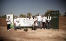 موظفو البنك الأردني الكويتي يشاركون في مبادرة القافلة الخضراء لزراعة الأشجار في محافظة جرش