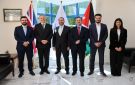 السفير البريطاني يزور الأردنية لإنتاج الأدوية ضمن تعاون مشترك مع الجامعة الهاشمية وجامعة كوينز