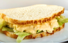 ساندويش الجبن الشيدر مع الخس