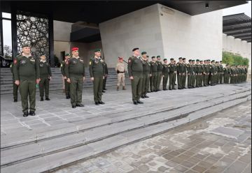 رئيس هيئة الأركان المشتركة يزور الحرس الملكي الخاص رئيس هيئة الأركان المشتركة يزور الحرس الملكي الخاص