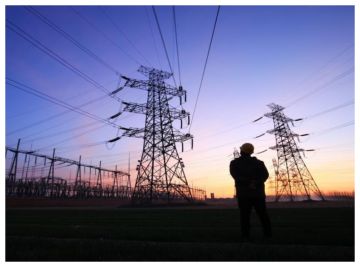 وزير الطاقة يؤكد حرص الحكومة على دعم مشاريع تطوير الشبكة الكهربائية وزير الطاقة يؤكد حرص الحكومة على دعم مشاريع تطوير الشبكة الكهربائية