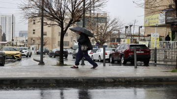 الأرصاد: بدء هطل الأمطار وتأثر المملكة بالمنخفض الجوي فجر السبت