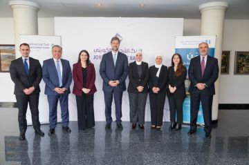 البنك الأردني الكويتي يوقع اتفاقية تعاون مع مؤسسة الحسين للسرطان لتسويق برنامج تأمين رعاية البنك الأردني الكويتي يوقع اتفاقية تعاون مع مؤسسة الحسين للسرطان لتسويق برنامج تأمين رعاية