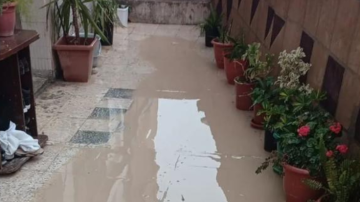 مياه الأمطار تداهم منازل في منطقة بيت يافا غرب إربد