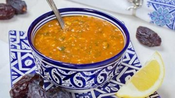 ليالي الشتاء.. طريقة عمل شوربة الحريرة بمذاق شهي ليالي الشتاء.. طريقة عمل شوربة الحريرة بمذاق شهي