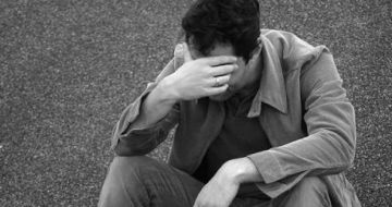 بكاء الرجل في المنام .. تفسيرات