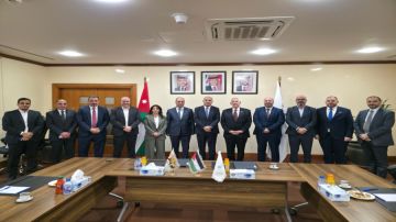 سلطة العقبة وأمانة عمان توقعان مذكرة تفاهم لتعزيز التعاون الحضري والاقتصادي سلطة العقبة وأمانة عمان توقعان مذكرة تفاهم لتعزيز التعاون الحضري والاقتصادي