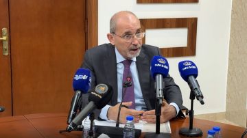 الصفدي: السياسة الخارجية الأردنية تسير برؤية ملكية حكيمة الصفدي: السياسة الخارجية الأردنية تسير برؤية ملكية حكيمة