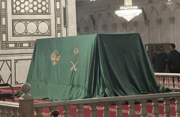 ماذا بداخله؟.. صندوق السعودية في الجامع الأموي بدمشق يثير ضجة وعاصفة من التكهنات (فيديو)