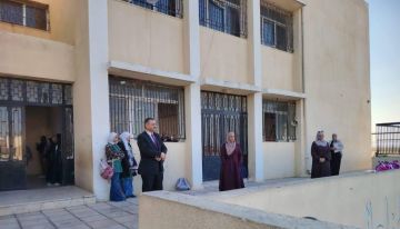 الجريري يشارك الطلبة فعاليات الطابور الصباحي في مدرسة اللبن الثانوية الشاملة المختلطة. الجريري يشارك الطلبة فعاليات الطابور الصباحي في مدرسة اللبن الثانوية الشاملة المختلطة.