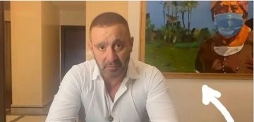 لوحة خلف أحمد السقا شغلت المصريين.. اليكم القصة كاملة لوحة خلف أحمد السقا شغلت المصريين.. اليكم القصة كاملة