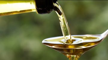 الاستهلاكية العسكرية: زيت الزيتون التونسي في أسواق المؤسسة نهاية الشهر الاستهلاكية العسكرية: زيت الزيتون التونسي في أسواق المؤسسة نهاية الشهر