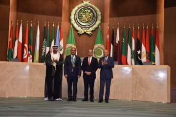 الشواربة يتسلم جائزة التميز الحكومي العربي 2025