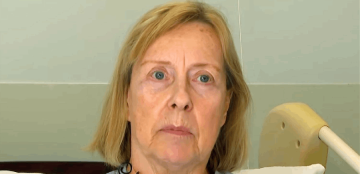 زحفت لمدة نصف ساعة للحصول على المساعدة.. هذا ما حصل مع امرأة مصابة