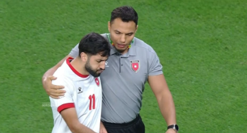 يزن النعيمات يطمئن الجماهير بعد إصابته في مباراة الأردن والعراق يزن النعيمات يطمئن الجماهير بعد إصابته في مباراة الأردن والعراق