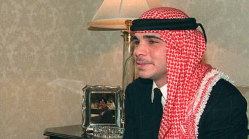 الأردن.. الأمير علي بن الحسين يهنئ المنتخب بعد الفوز على العراق الأردن.. الأمير علي بن الحسين يهنئ المنتخب بعد الفوز على العراق