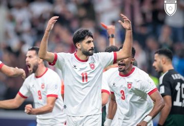 احتفال الكرسي.. يزن النعيمات لشعل مدرجات استاد البيت (فيديو)