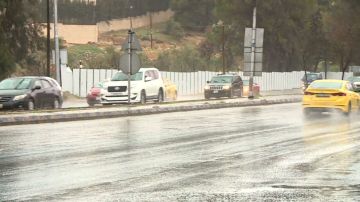 يصحبها الرعد وهطول البرد .. زخات متفرقة من المطر السبت