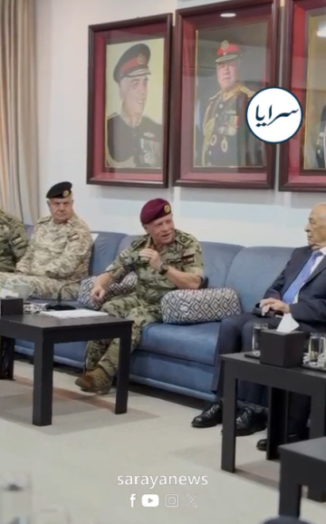 بالفيديو .. جلالة الملك يمازح رفاق السلاح: مين كان يفل من القفز ؟ بالفيديو .. جلالة الملك يمازح رفاق السلاح: مين كان يفل من القفز ؟