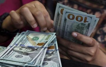 الدولار يرتفع طفيفا ويظل قرب أدنى مستوياته منذ أكتوبر الدولار يرتفع طفيفا ويظل قرب أدنى مستوياته منذ أكتوبر