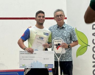 البطاينة يظفر بالميدالية الذهبية في بطولة سنغافورة للسكواش تحت سن 17 البطاينة يظفر بالميدالية الذهبية في بطولة سنغافورة للسكواش تحت سن 17