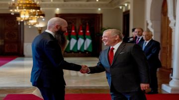 الملك يتقبل أوراق اعتماد عدد من السفراء - صور