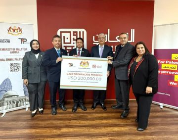 سفارة ماليزيا في عمان تقدم 200 ألف دولار لدعم برنامج نور لرعاية أيتام غزة