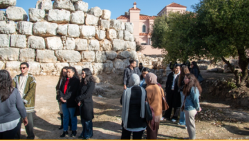 وفد شبابي تونسي يزور جمعية بيت التراث والفنون في الفحيص