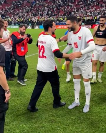 ولي العهد: مبارك للنشامى .. وتبقى السعودية شقيقة عزيزة تجمعنا الأخوة قبل المنافسة ولي العهد: مبارك للنشامى .. وتبقى السعودية شقيقة عزيزة تجمعنا الأخوة قبل المنافسة