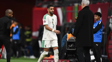 محرز للاعبي الجزائر: لا تغتروا ولا تنكسروا