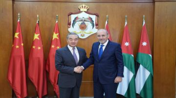 وزير الخارجية يجري مباحثات موسعة مع نظيره الصيني في عمان وزير الخارجية يجري مباحثات موسعة مع نظيره الصيني في عمان