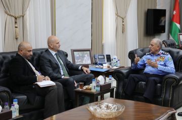 مدير الأمن العام يلتقي رئيس بعثة الصليب الأحمر في الأردن مدير الأمن العام يلتقي رئيس بعثة الصليب الأحمر في الأردن