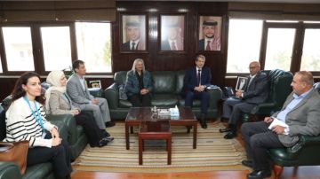 وزير المياه يدعو للإسراع في حشد دعم دولي لتأمين التمويل اللازم لتنفيذ مشاريع مائية وزير المياه يدعو للإسراع في حشد دعم دولي لتأمين التمويل اللازم لتنفيذ مشاريع مائية