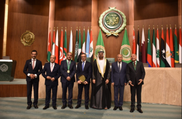 الشواربة يتسلم جائزة أفضل مدير بلدية في المدن العربية