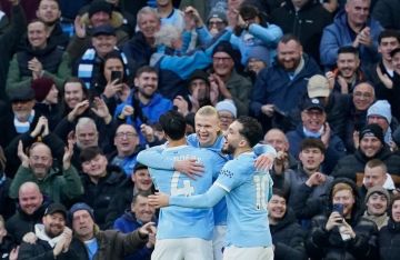 مانشستر سيتي يعتلي صدارة الدوري بانتظار خروج 