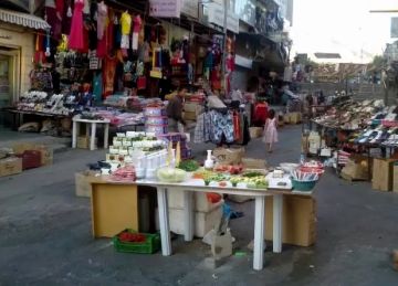 إربد : تفاقم ظاهرة حجز الأرصفة والمواقف إربد : تفاقم ظاهرة حجز الأرصفة والمواقف