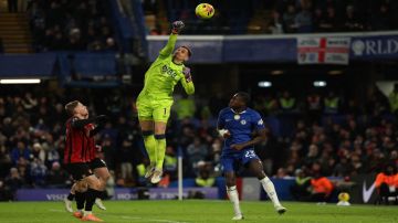 تشيلسي يفقد المزيد من النقاط على ملعبه بتعادله 2-2 مع بورنموث