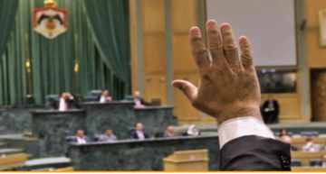 توصية نيابية مثيرة للجدل تطالب بتعيين شخص في وظيفة فئات عليا 